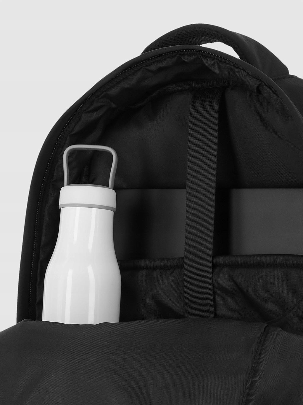 4F Czarny Plecak Męski Sportowy Miejski Kieszonka na Laptopa 18L Backpack