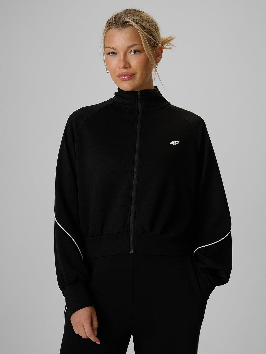 Bluza damska 4F F3055 sportowa czarna regular bez kaptura