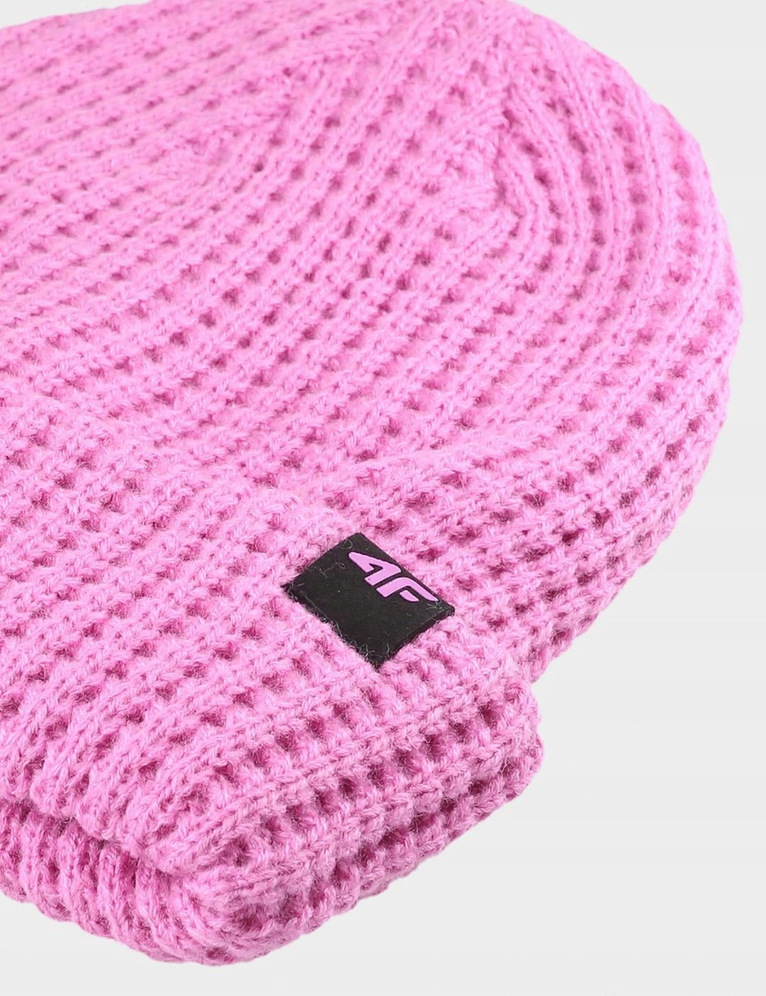 4F Różowa Czapka Damska Zimowa Beanie Ciepła One Size Dzianinowa Naszywka