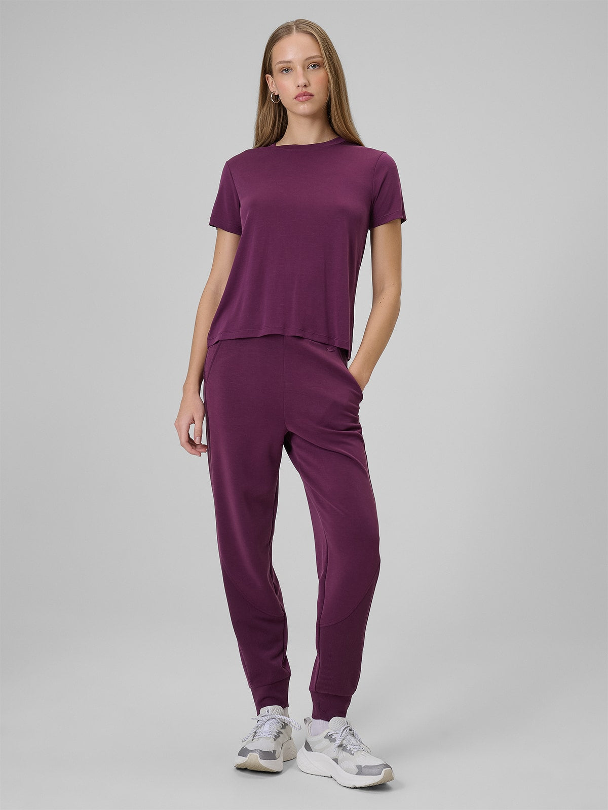 Spodnie Damskie 4F 4FWSS26TTROF1410 Sportowe Fiolet Modal