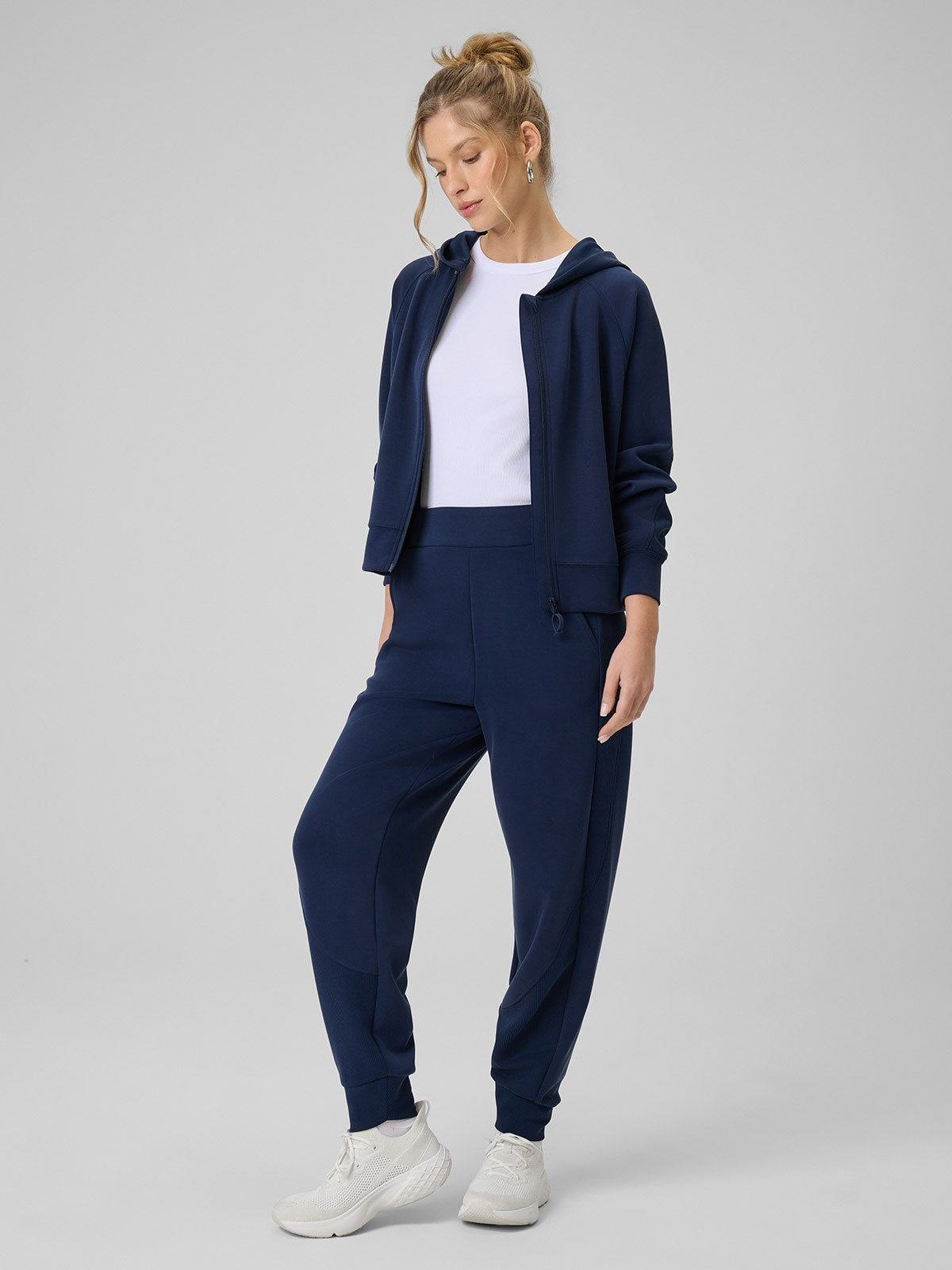 Spodnie Damskie 4F 4FWSS26TTROF1410 Sportowe Granatowe Modal