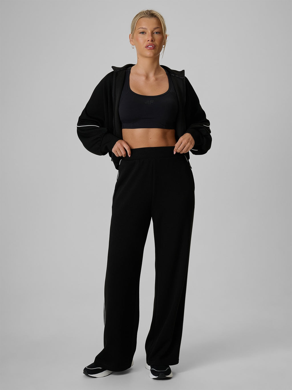 Bluza damska 4F F3055 sportowa czarna regular bez kaptura