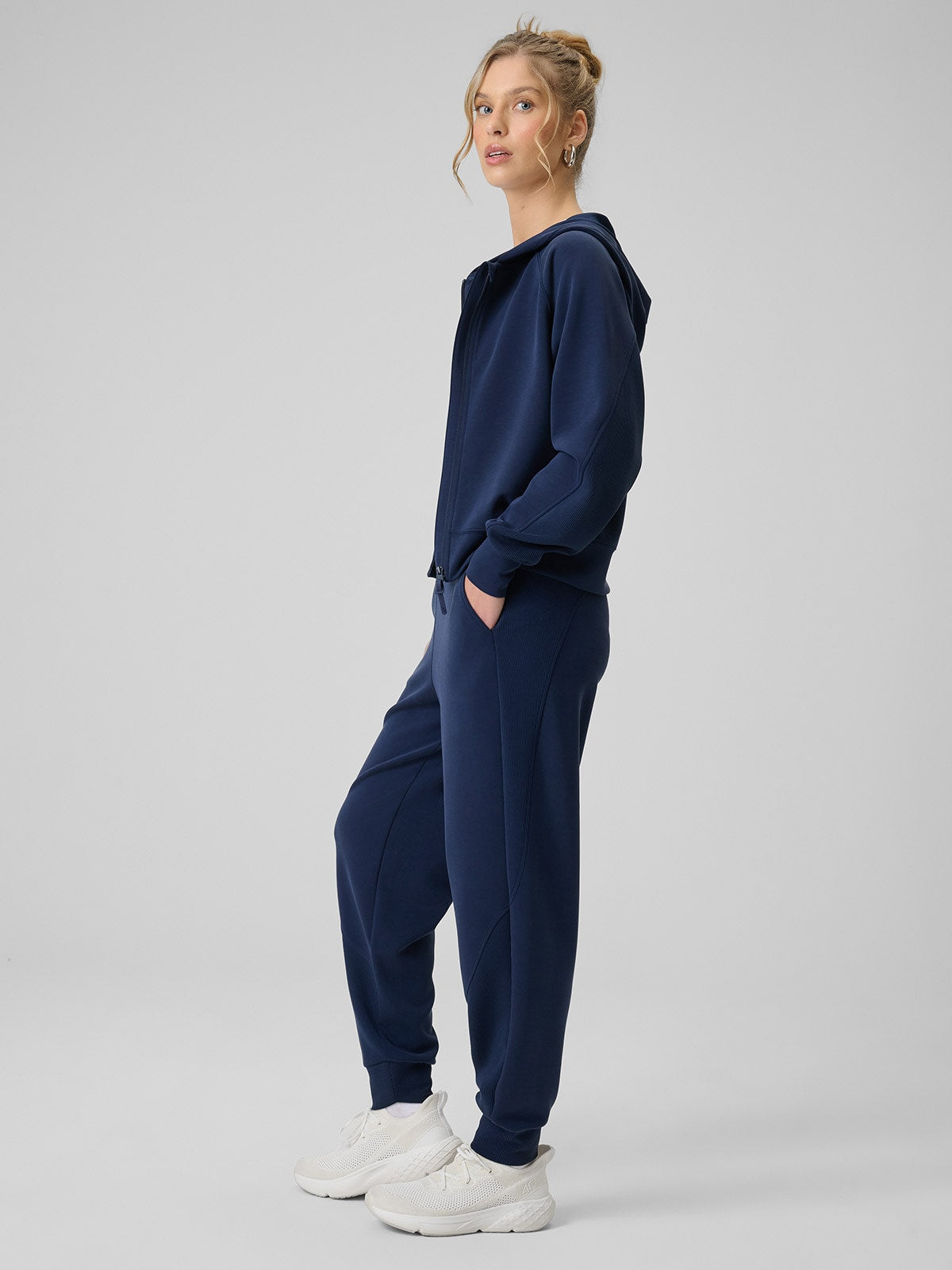 Spodnie Damskie 4F 4FWSS26TTROF1410 Sportowe Granatowe Modal